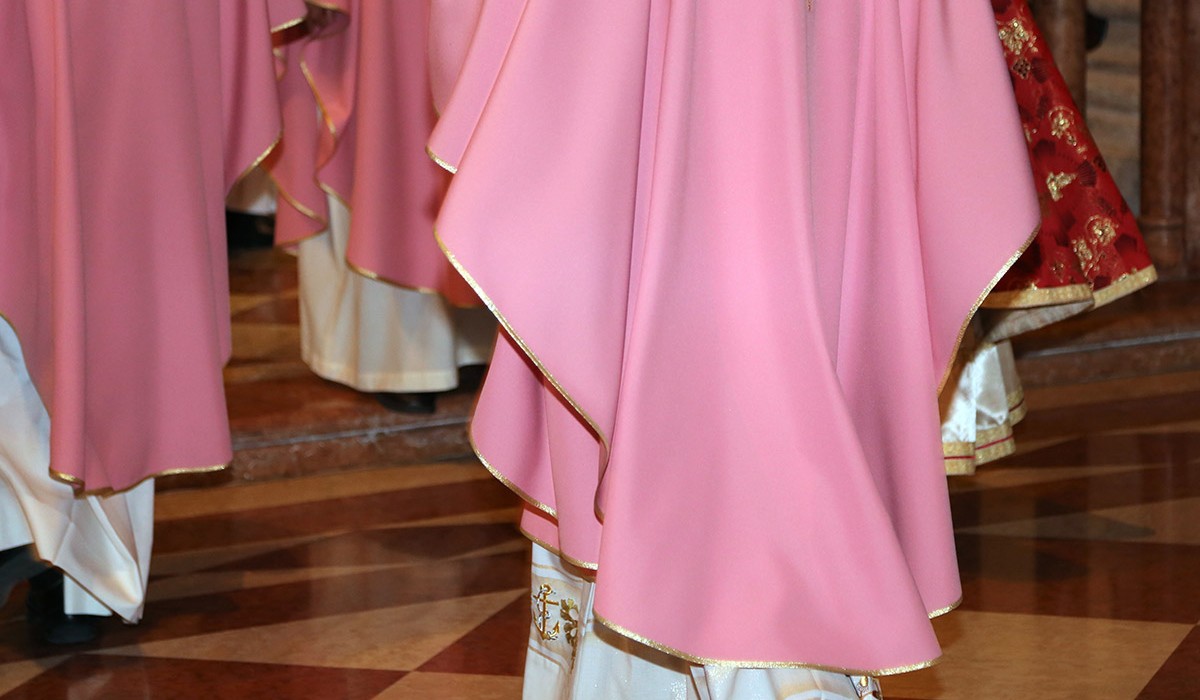 La veste sacra nell'azione liturgica