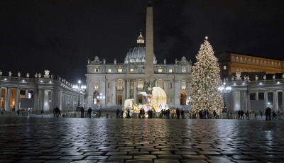 In San Pietro la luce del presepe e dell’albero di Natale
